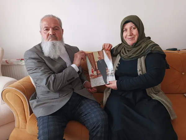 1683096164220.jpg Gurbetçi çiftten Başkan Erdoğan'a tam destek: Eski Türkiye'ye dönmemek için desteğe geldik - 2