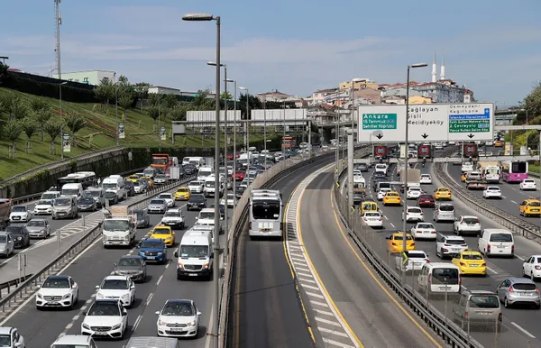 kademeli-normallesmenin-ilk-gunu-istanbul-trafiginde-yogunluk-var-mi-1621265605178.jpg Kademeli normalleşmenin ilk günü! İstanbul trafiğinde yoğunluk var mı? - 1