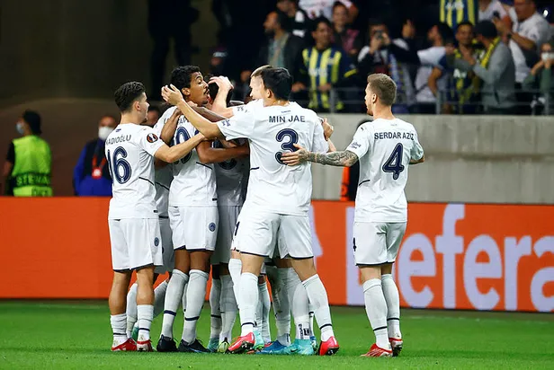 Fenerbahçe Olympiakos şifresiz izle! UEFA Avrupa Ligi Exxen FB Olympiakos canlı izleme yolları!