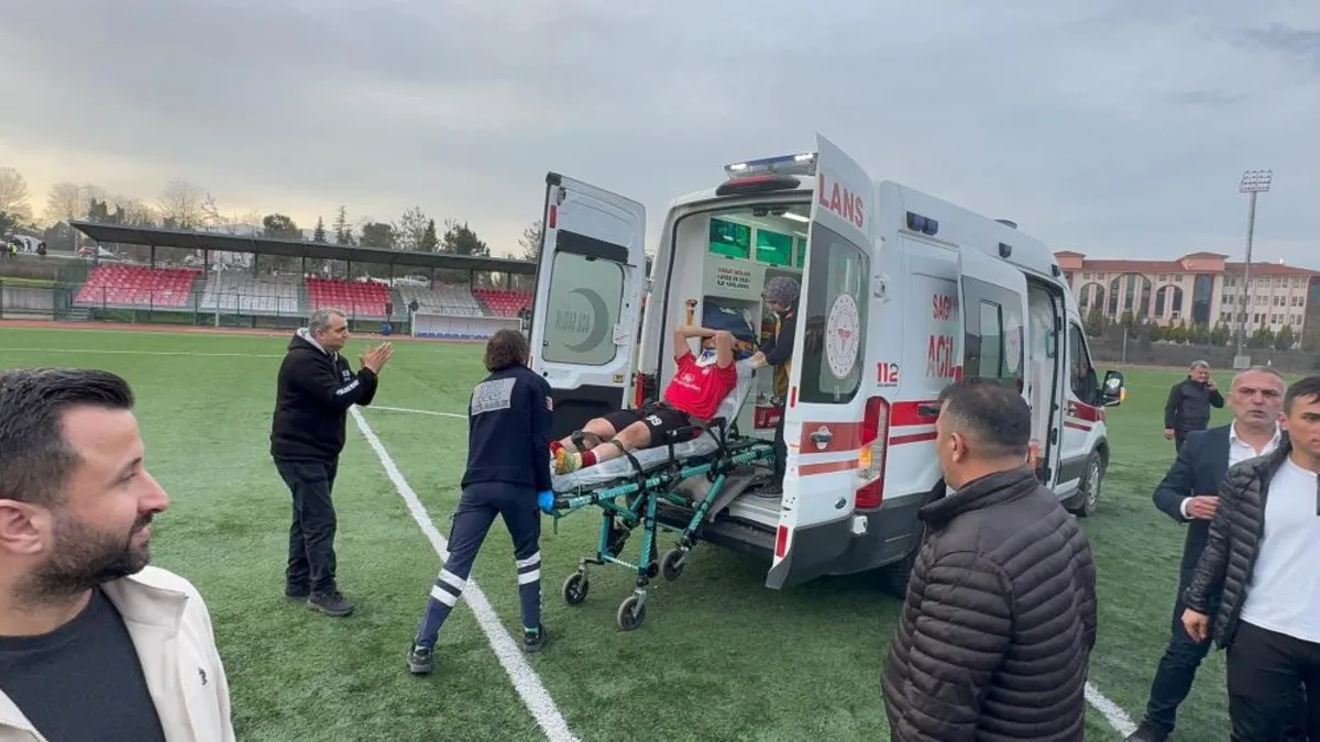 Saha savaş alanına döndü: Amatör Lig maçında yumruklar havada uçuştu