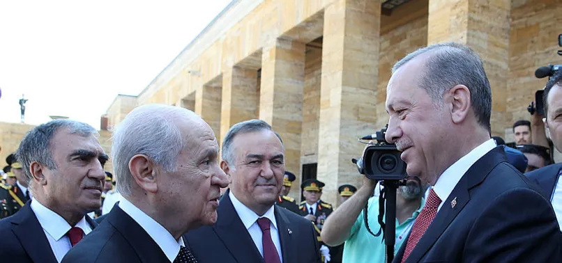 30 Ağustos törenlerinde Erdoğan-Bahçeli samimiyeti