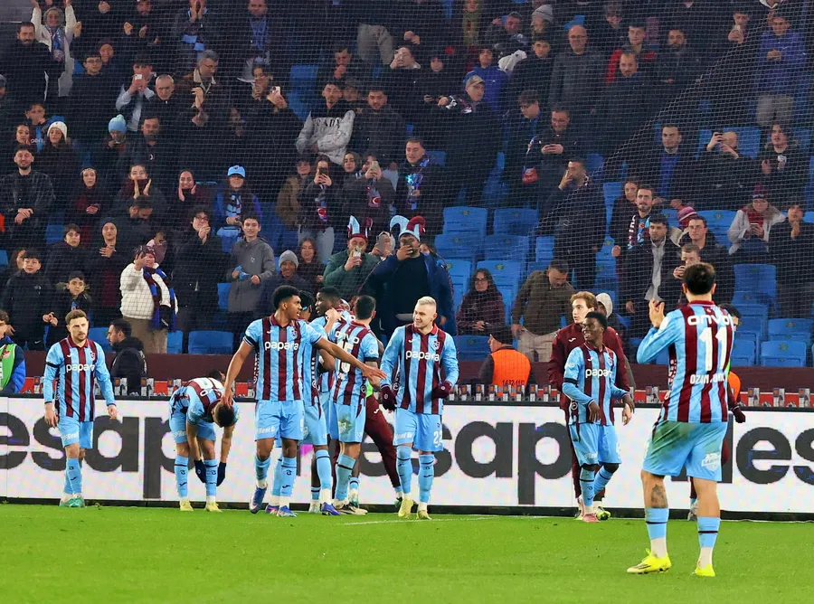 karadeniz-derbisinde-firtina-esti-trabzonspor-rizesporu-tek-golle-gecti-1773515687549.jpg Karadeniz derbisinde fırtına esti! Trabzonspor - Çaykur Rizespor'u mağlup etti - 7