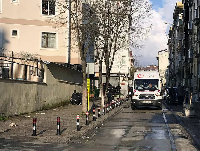 İstanbul’da sokak ortasında dehşet! Önce kurşun yağdırdı sonra kafasına sıktı - 4