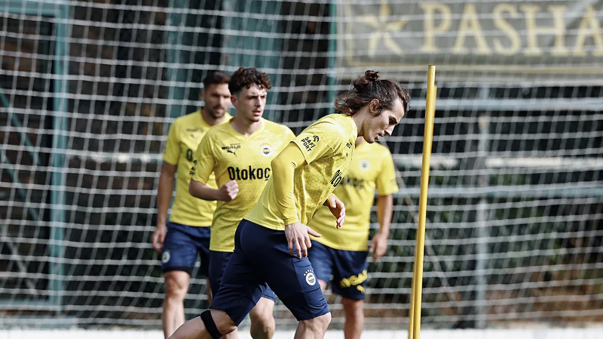 Fenerbahçe'de 15 ismin bileti kesildi! Kadro baştan sona değişiyor! İşte gönderilecekler listesi