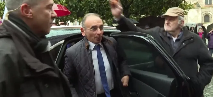 Fransa'da cumhurbaşkanı adayı Eric Zemmour yumurtalı saldırıya uğradı - 1