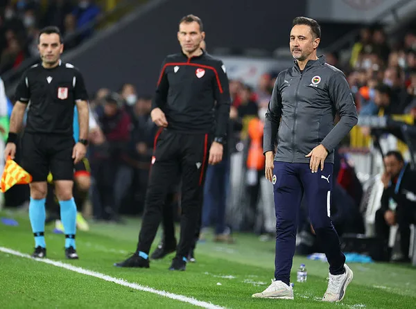 fenerbahce-teknik-direktoru-pereiradan-galibiyet-yorumu-fenerbahcenin-ruhunu-ortaya-koyduk-1638733629881.jpg Fenerbahçe Teknik Direktörü Pereira'dan galibiyet yorumu: Fenerbahçe'nin ruhunu ortaya koyduk - 2