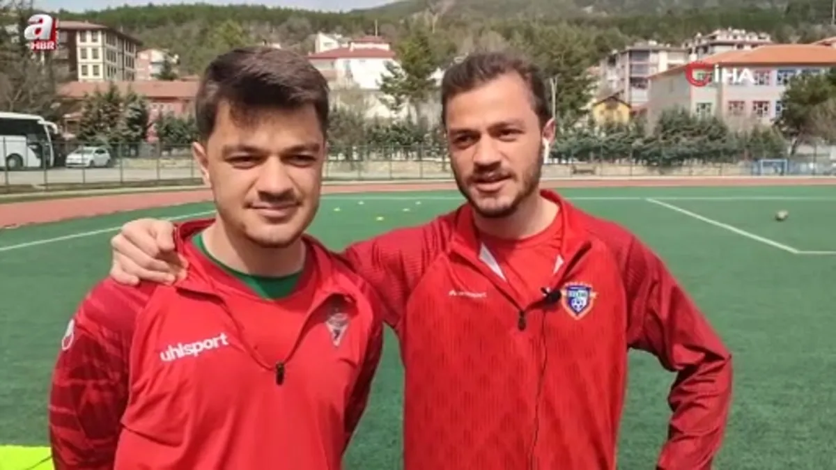 Karabük'te ikiz kardeşler yeşil sahada birbirine rakip oldu