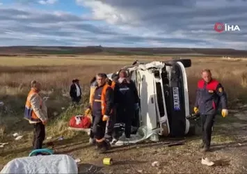 Çorum'da tır ile işçi servisi çarpıştı