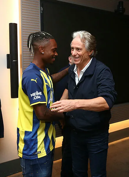 Fenerbahçe’nin yeni transferi Lincoln Henrique’dan taraftarlara ilk mesaj