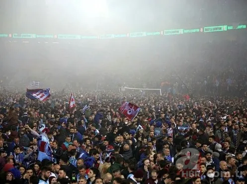Bordo-mavili takım tarih yazdı! Trabzonsporlular meydanları doldurdu! 38 yıl sonra gelen şampiyonluk sevinci 4