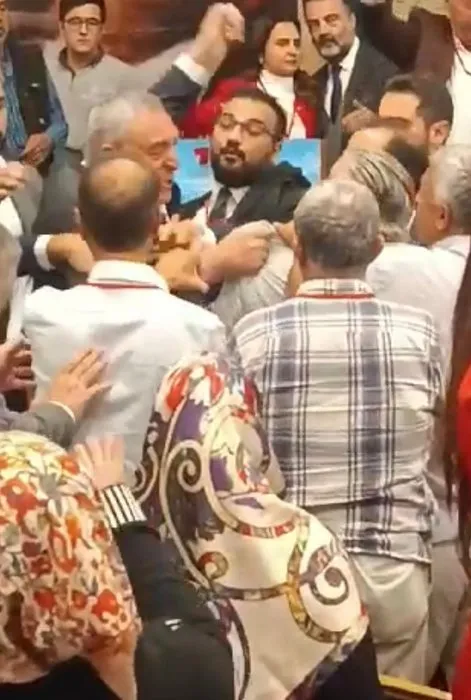 CHP’de sular durulmuyor: Konya’da blok liste krizi yaşandı! Belediye başkanıyla il başkanı birbirine girdi