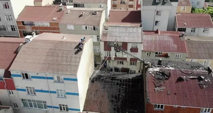 son-dakika-istanbul-arnavutkoydeki-bir-binada-yangin-cikti-1655485153235.jpg Son dakika: İstanbul Arnavutköy'deki bir binada yangın çıktı - 1