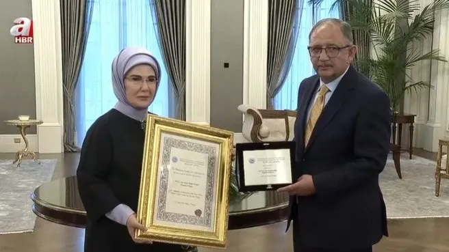 Emine Erdoğan Akdeniz-PA ödülünü teslim aldı! Sıfır Atık projesine bir ödül daha