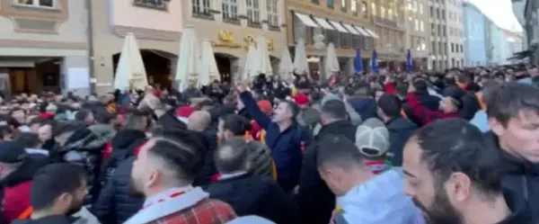Münih sokakları alev alev! Galatasaray taraftarı sarı kırmızıya boyadı! Marienplatz Meydanı Aşkın Olayım şarkısıyla inledi...