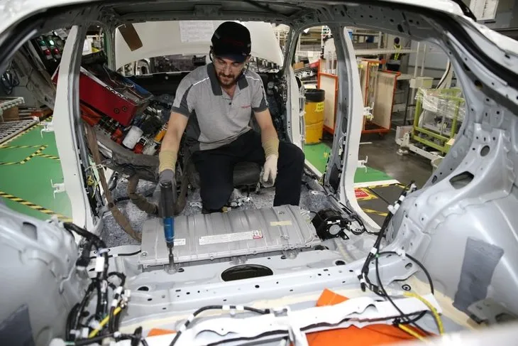 Türkiye’de üretilen ilk hibrit otomobil: Toyota CH-R