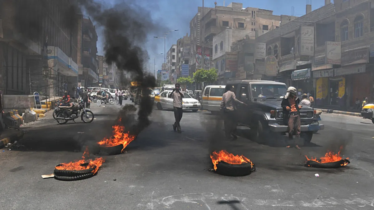 Yemen’de tehlikeli senaryo: BAE destekli ayrılıkçılar Ebyen’de silaha sarıldı