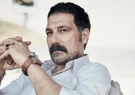 Can Borcu'nun Mehmet'i Bülent İnal'ın 14 yıllık eşi güzelliğiyle mest etti