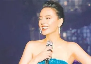 Ebru Gündeş hayranlarının takdirini kazandı