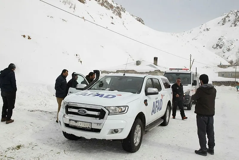 van baskale kara yolu ulasima kapatildi