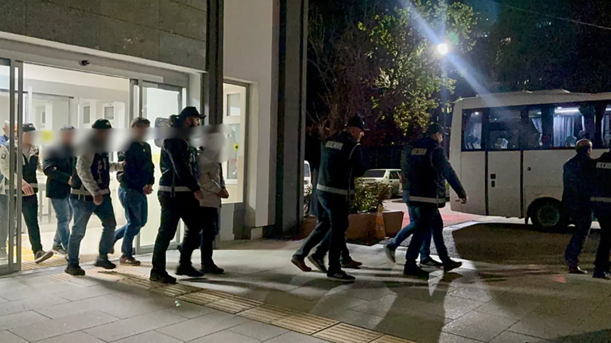 Ehliyet sınavında yapay zekalı "joker aday" operasyonu: 14 tutuklama