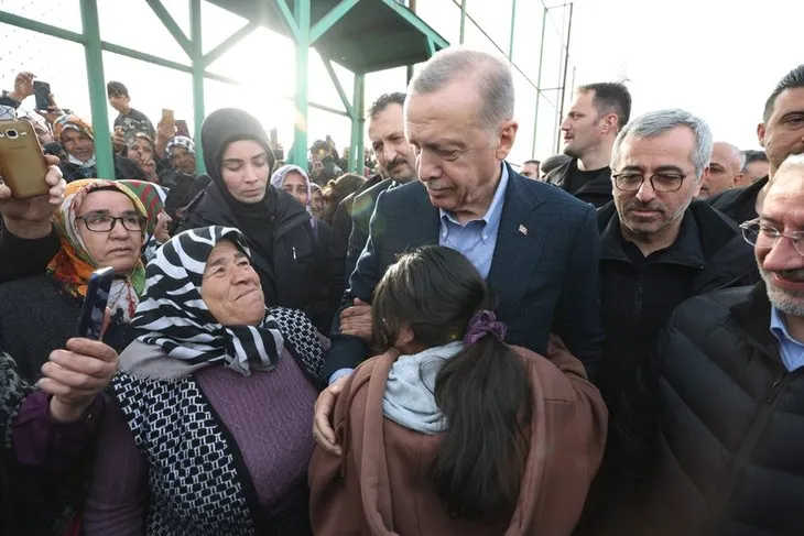 Başkan Recep Tayyip Erdoğan'a Afşin'deki depremzedelerden sevgi seli