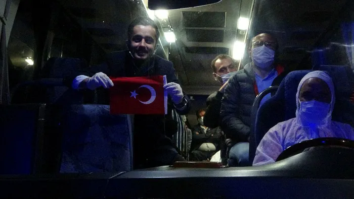 Kosova'dan Uşak'a geldiler Türk bayrağı salladılar - 1