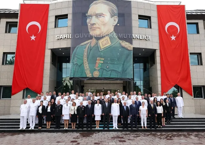 baskan-erdogandan-sahil-guvenlik-komutanligina-kutlama-mazlumun-umudusunuz-1655497189163.jpg Başkan Recep Tayyip Erdoğan'dan Sahil Güvenlik Komutanlığı'na kutlama: Mazlumun umudusunuz - 2