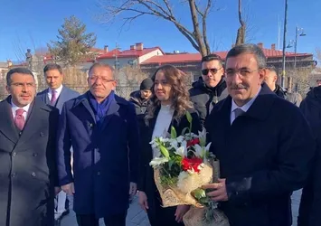 Cumhurbaşkanı Yardımcısı Yılmaz Kars'ta