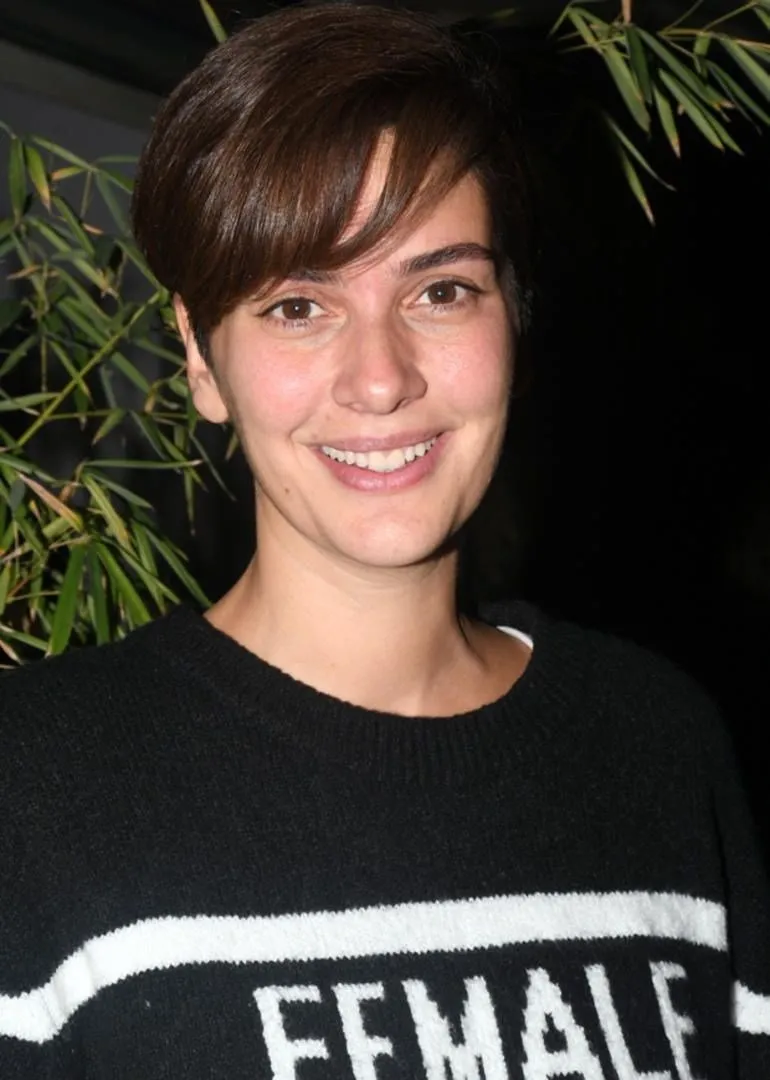 Derya Ulug Makyajsiz Fotografiyla Sosyal Medyayi Salladi Bu Ne Hal