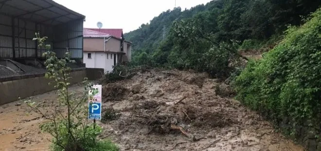 Trabzon Of’ta sel ve heyelan can aldı 1 kişi hayatını kaybetti 3 kişi yaralandı