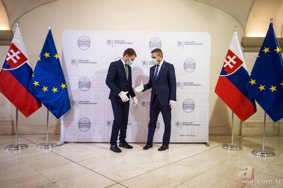 Slovakya'da yeni Başbakan Igor Matovic'in yemin töreninde dikkat çeken Koronavirüs önlemi 8