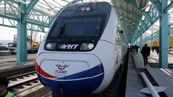 ankara-sivas-yuksek-hizli-tren-hatti-acildi-mi-ne-zaman-acilacak-ankara-sivas-ara-kac-dakika-olacak-1682429878418.jpg Ankara Sivas yüksek hızlı tren hattı ne zaman açılacak, bir hafta ücretsiz mi? Ankara Sivas arası kaç dakika olacak? - 4