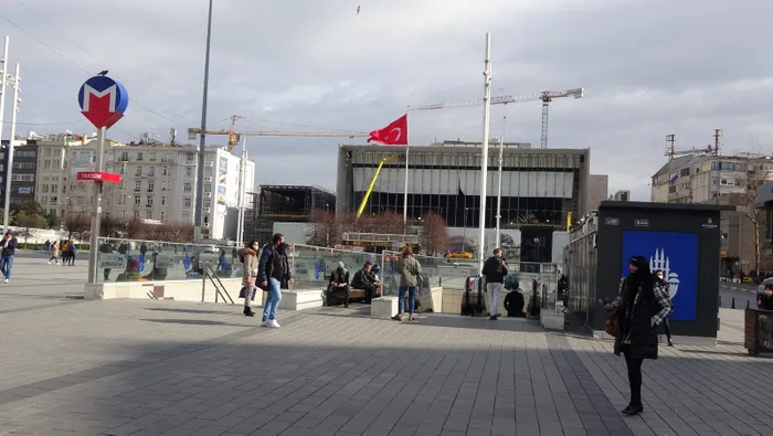 Son dakika: Ekrem İmamoğlu vatandaşa verdiği sözü tutmadı! İBB’nin tarihi Taksim Meydanına koyduğu ATM’ler büyük tepki çekti - 1