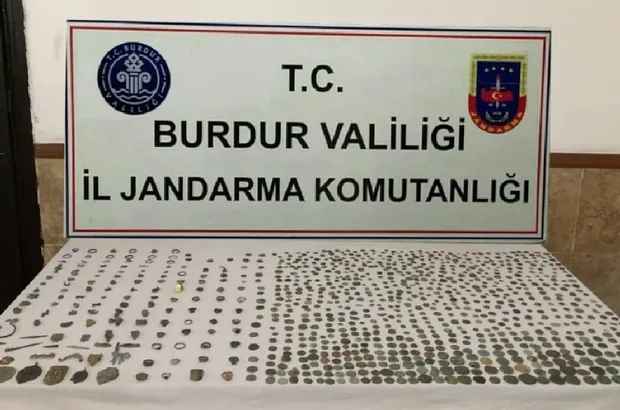 burdurda-yuzlerce-tarihi-eser-ele-gecirildi-1622296588100.jpg Burdur’da arama yapılan araçta 944 adet tarihi eser ele geçirdi - 1