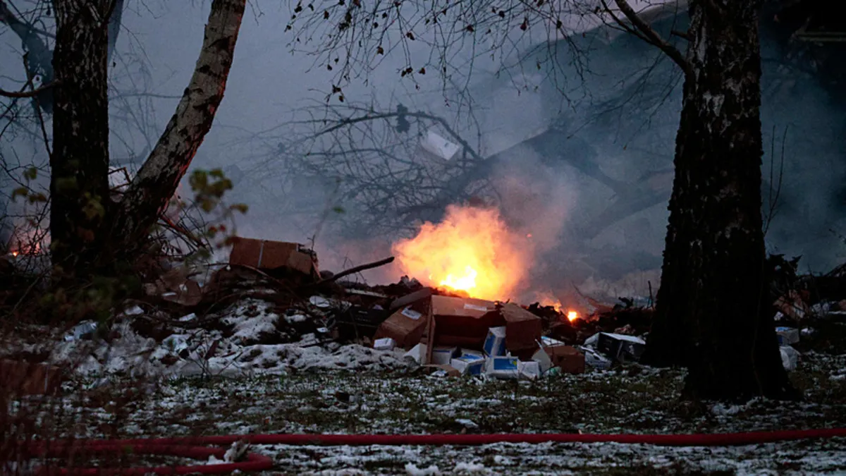 Almanya'dan kalkan kargo uçağı Litvanya'da evin üzerine düştü! Avrupa basını Rusya'yı suçladı