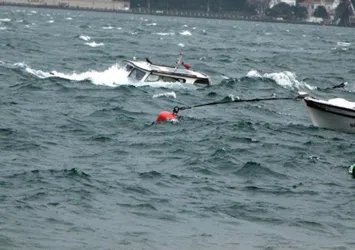 Beylikdüzü’nde tekne alabora oldu