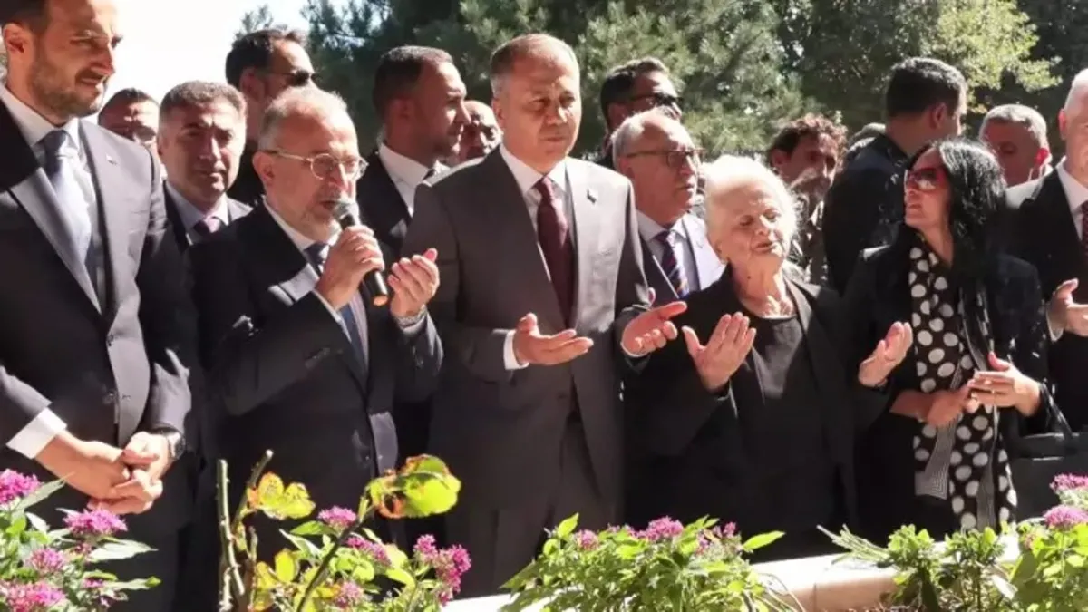 Adnan Menderes ölümünün 64'üncü yıl dönümünde unutulmadı! Mezarı başında dualarla anıldı