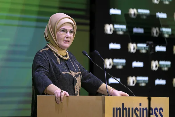 Usta sanatçı Ayla Algan’dan Emine Erdoğan’ın çalışmalarına övgü: Çok özel bir hanımefendi