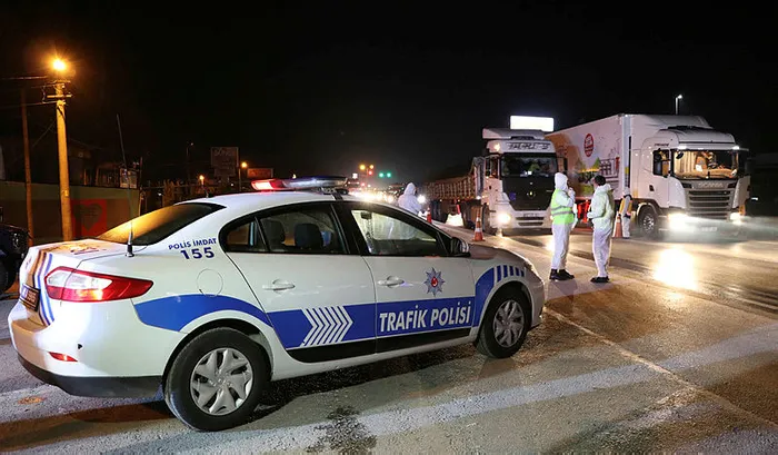 30 büyükşehir ve Zonguldak'a araç giriş çıkış yasağı başladı - 2