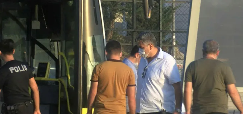 İstanbul'da Beylikdüzü-Avcılar seferini yapan metrobüse kurşun isabet etti