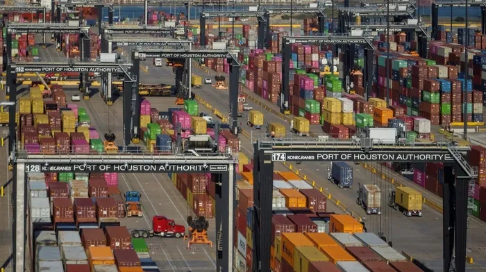 trumpin-tarifeleri-yururluge-girdi-piyasalarda-kiyim-1744180805302.jpg Foto: REUTERS