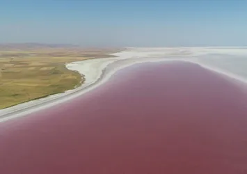 Tuz Gölü'nün "kırmızı beyaz" güzelliği