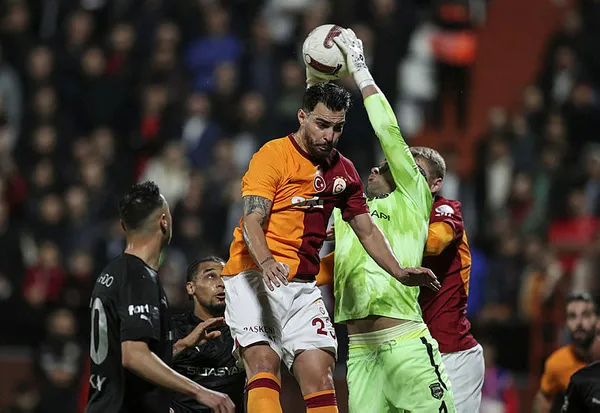 canli-pendikspor-galatasaray-canli-anlatim-pendikspor-galatasaray-maci-ilk-duduk-sesi-1701536928615.jpg Galatasaray ikinci yarıda açıldı! Pendikspor 0-2 Galatasaray (MAÇ SONUCU) - 2