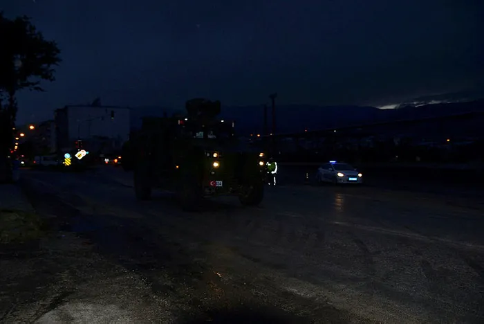 Suriye sınırına komando ve zırhlı araç sevkiyatı