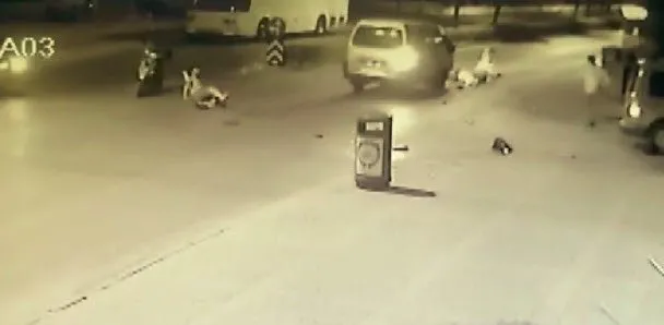Antalya Manavgat’ta kaza üstüne kaza! Yaralıya yardım eden vatandaşları minibüs ezdi