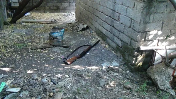 bir-elinde-alkol-obur-elinde-silah-antalyada-silahli-saldirgan-dehset-sacti-1653383723266.jpg Bir elinde alkol öbür elinde silah! Antalya’da maganda dehşeti - 2
