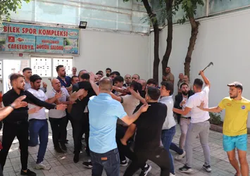 Siirt'te CHP İl Kongresi karıştı! Masalar sandalyeler havada uçuştu