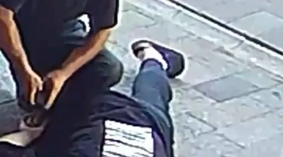 1784719853176.jpg Muğla'da vicdansızlığın böylesi! Bayılan gencin cebine göz dikti - 2