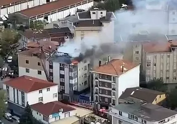 İstanbul'da yangın paniği! Alevler çatı katını sardı