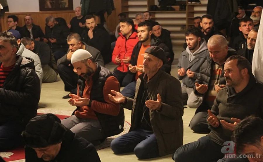 Regaip Kandili'nde vatandaşlardan yoğun ilgi! Camiler doldu taştı: Eller semaya açıldı 14